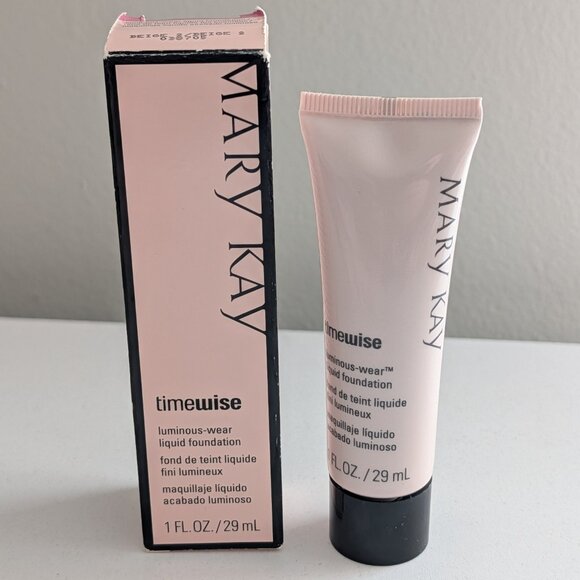 Mary Kay Timewise Luminous-Wear Liquid Foundation Ivory 4 - 038699 Normal to Dry - Picture 2 of 5